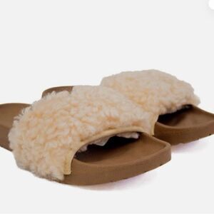 #100 UGG Serpa Rubber Sole Slides